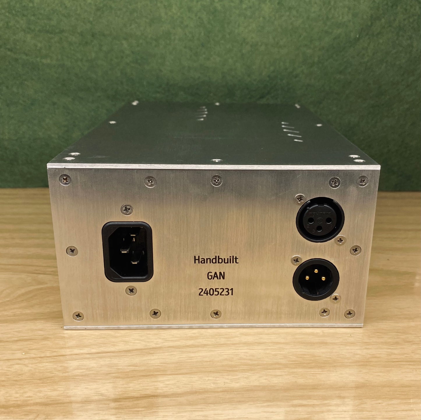 1 channel AM16 class A microphone preamplifier, linear power supply and chassis